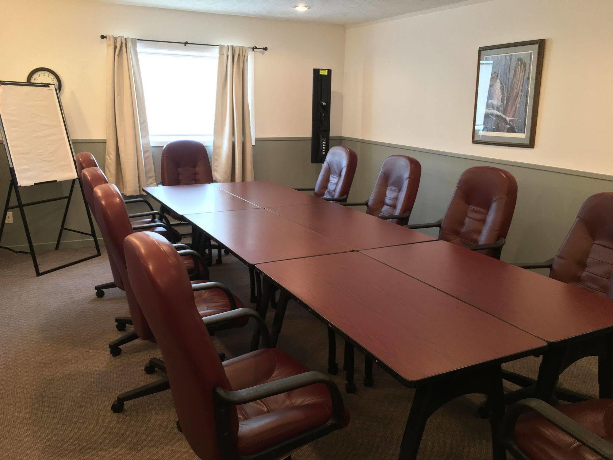 סאסקס Fairway Inn מראה חיצוני תמונה
